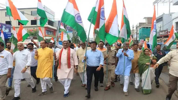 विदिशाः हर हाथ में तिरंगा, हर दिल में देशभक्ति, शहर में निकली भव्य तिरंगा यात्रा