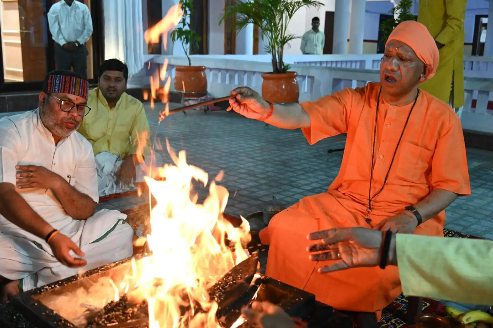 महागौरी की पूजा कर मुख्यमंत्री ने किया हवन, की लोकमंगल की प्रार्थना