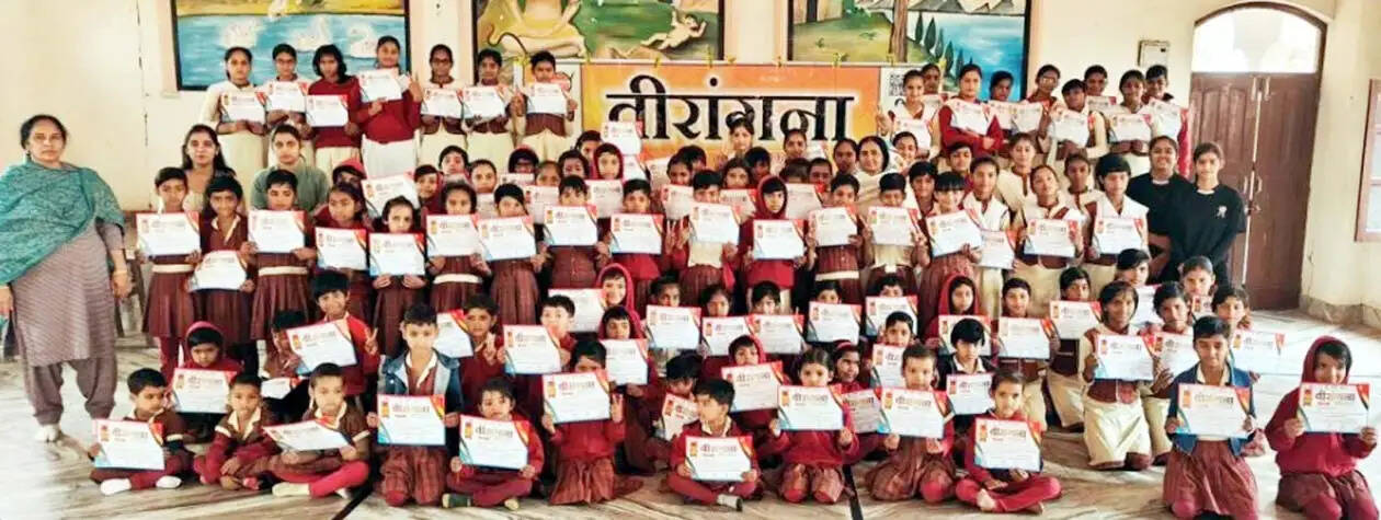 हिसार : कन्या गुरुकुल घिराय की छात्राओं के लिए ‘वीरांगना’ शिविर आयोजित