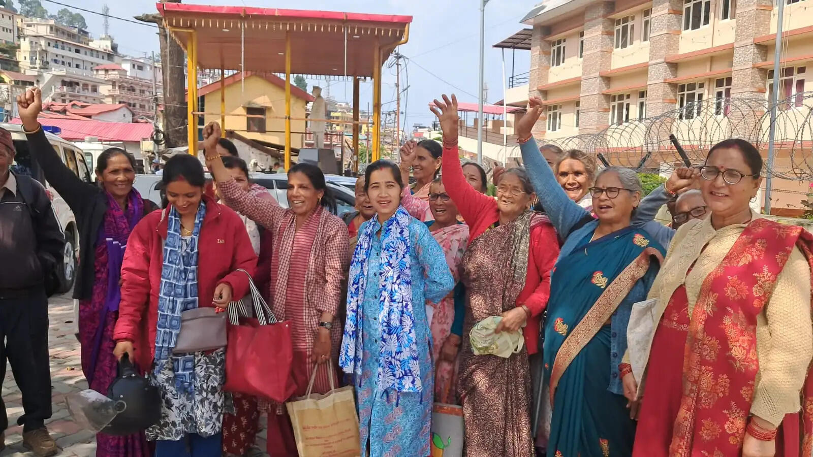 डोभश्रीकोट से धोरों तोक तक मोटर मार्ग निर्माण की मांग, ग्रामीण बोले- सुनवाई नहीं हुई तो चुनाव का करेंगे बहिष्कार