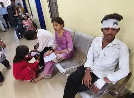 मां दंतेश्वरी र्दशन कर लाैट रहे श्रद्धालुओं से भरी बस पोदुम घाट में पलटी,10 घायल