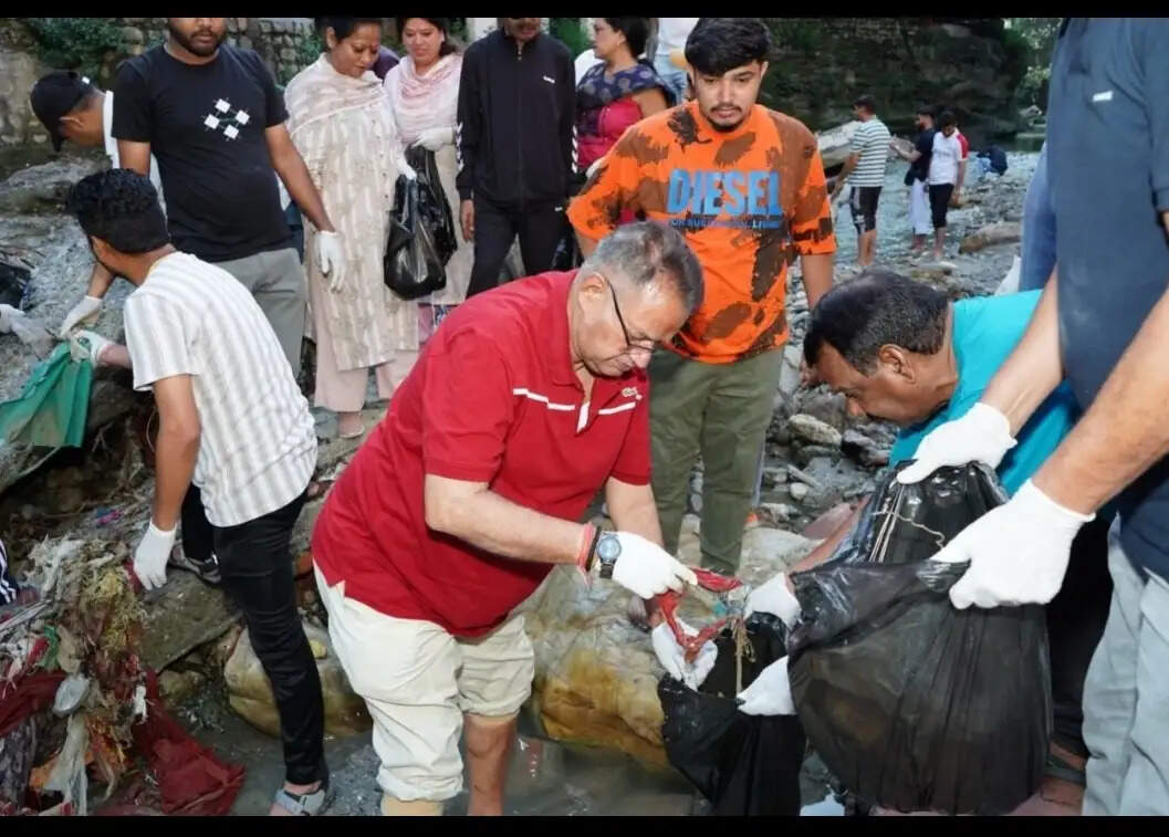 टपकेश्वर मंदिर व तमसा नदी में चला स्वच्छता अभियान, मंत्री ने दिया जनभागीदारी का संदेश