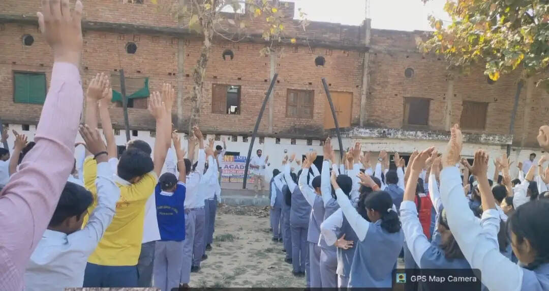 औरैया में योग 365 अभियान के तहत छात्रों को स्वास्थ्य व संस्कारों का संदेश