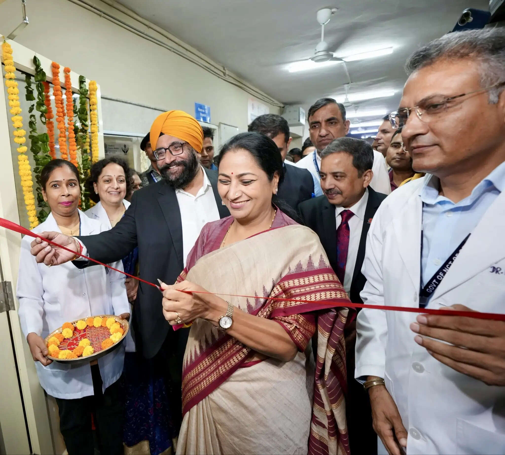 मुख्यमंत्री रेखा गुप्ता ने एलएनजेपी अस्पताल में सीटी स्कैन और टेस्ला एमआरआई मशीनों का शुभारंभ किया