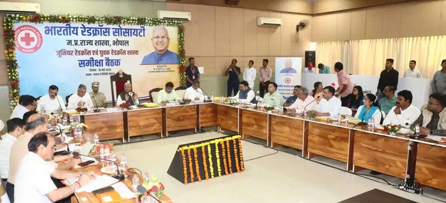 विद्यार्थियों को रेडक्रॉस के सिद्धांतों से करें संस्कारित : राज्यपाल पटेल