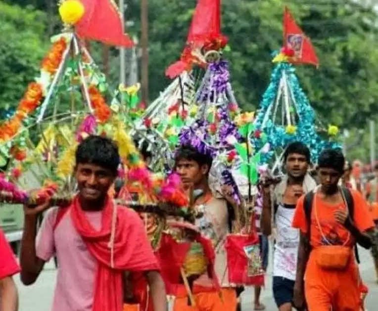 हर-हर महादेव के जयकारों के साथ मुरादाबाद से होकर गुजरे कांवड़ियें