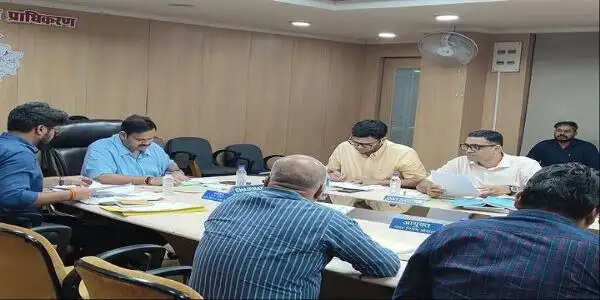 मध्यमवर्गीय परिवारों के लिए छोटे भूखंड विकसित करेगा बीडीए: संभागायुक्त शर्मा