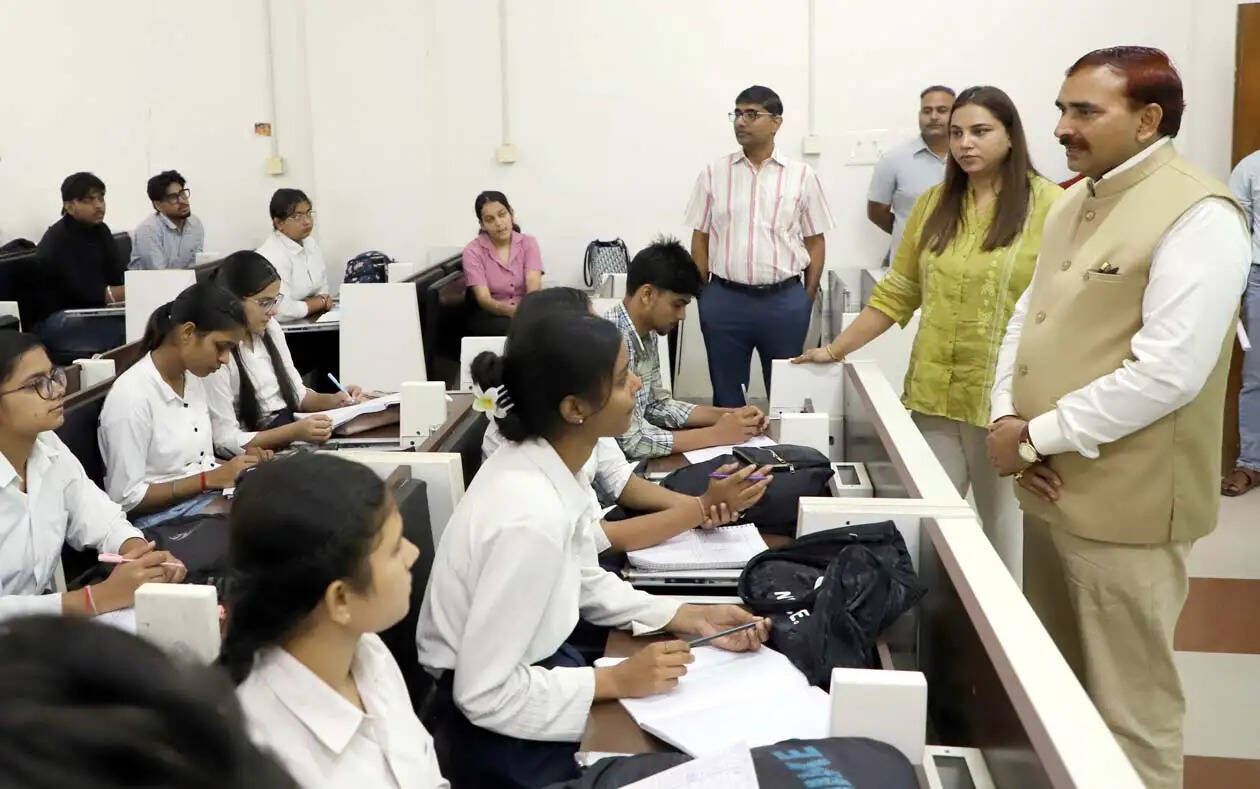 हिसार : गुरु जम्भेश्वर विश्वविद्यालय विद्यार्थियों के सर्वांगीण विकास के लिए संकल्पित : प्रो. नरसी राम बिश्नोई