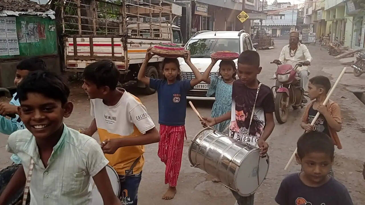 अक्षय तृतीया: गुड्डा -गुड़ियों के विवाह की रस्म निभाने बच्चों में दिख रहा उत्साह