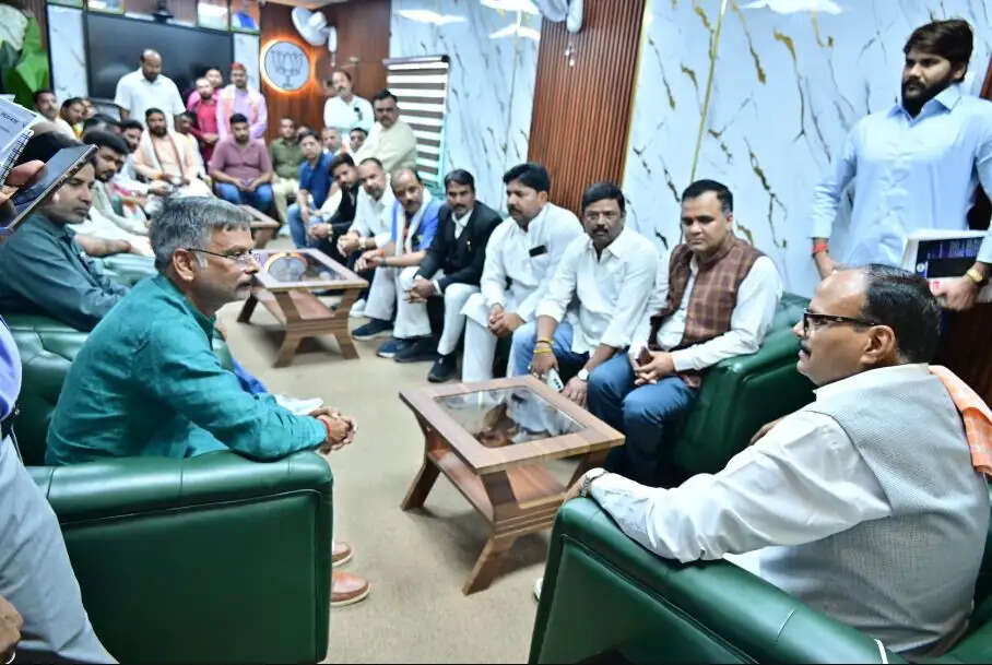 उपमुख्यमंत्री ब्रजेश पाठक ने सवर्ण माेर्चा काे दिया आश्वासन, कहा-यूजीसी के मुद्दे पर दिल्ली नेतृत्व से करेंगे बात