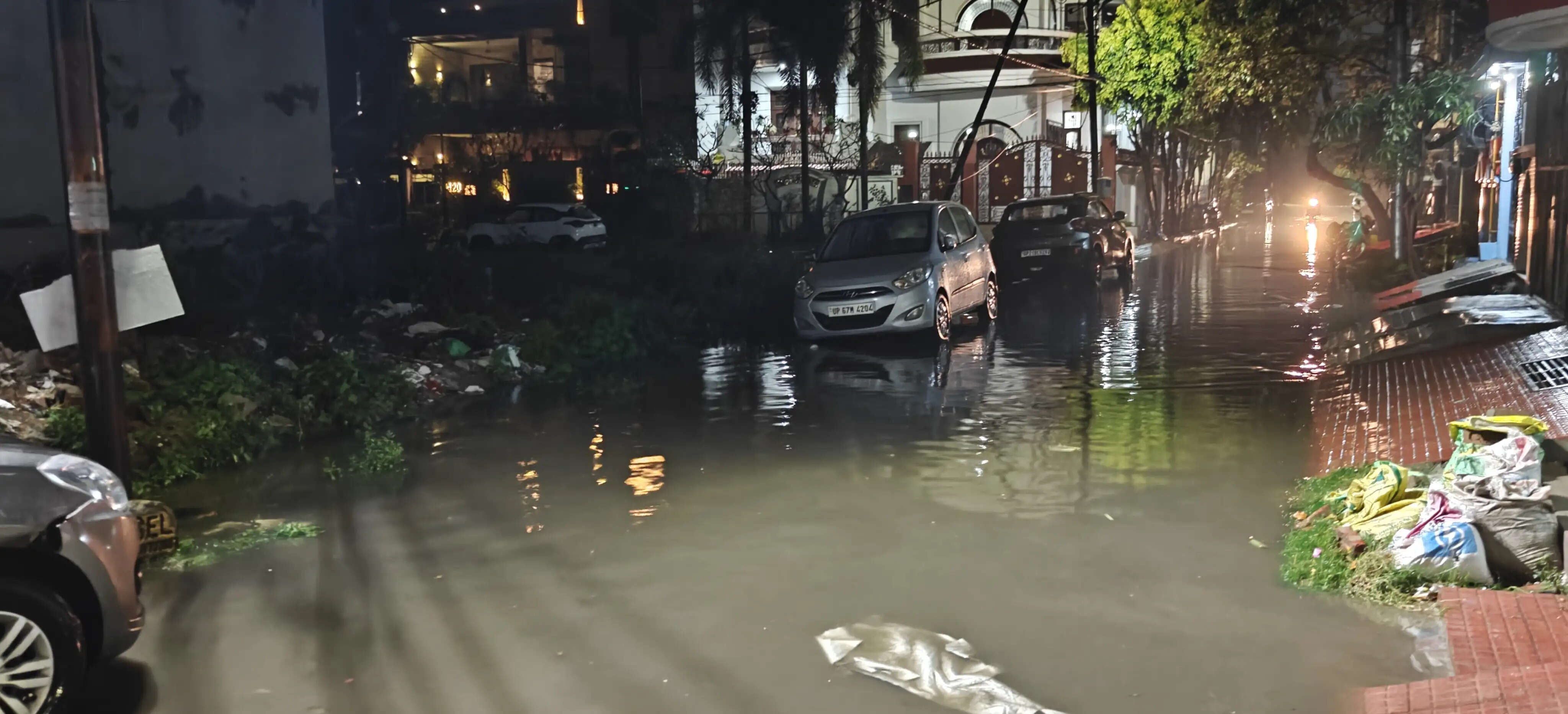 मुरादाबाद : तीन घंटे की मूसलाधार बारिश से पीतलनगरी पानी से लबालब