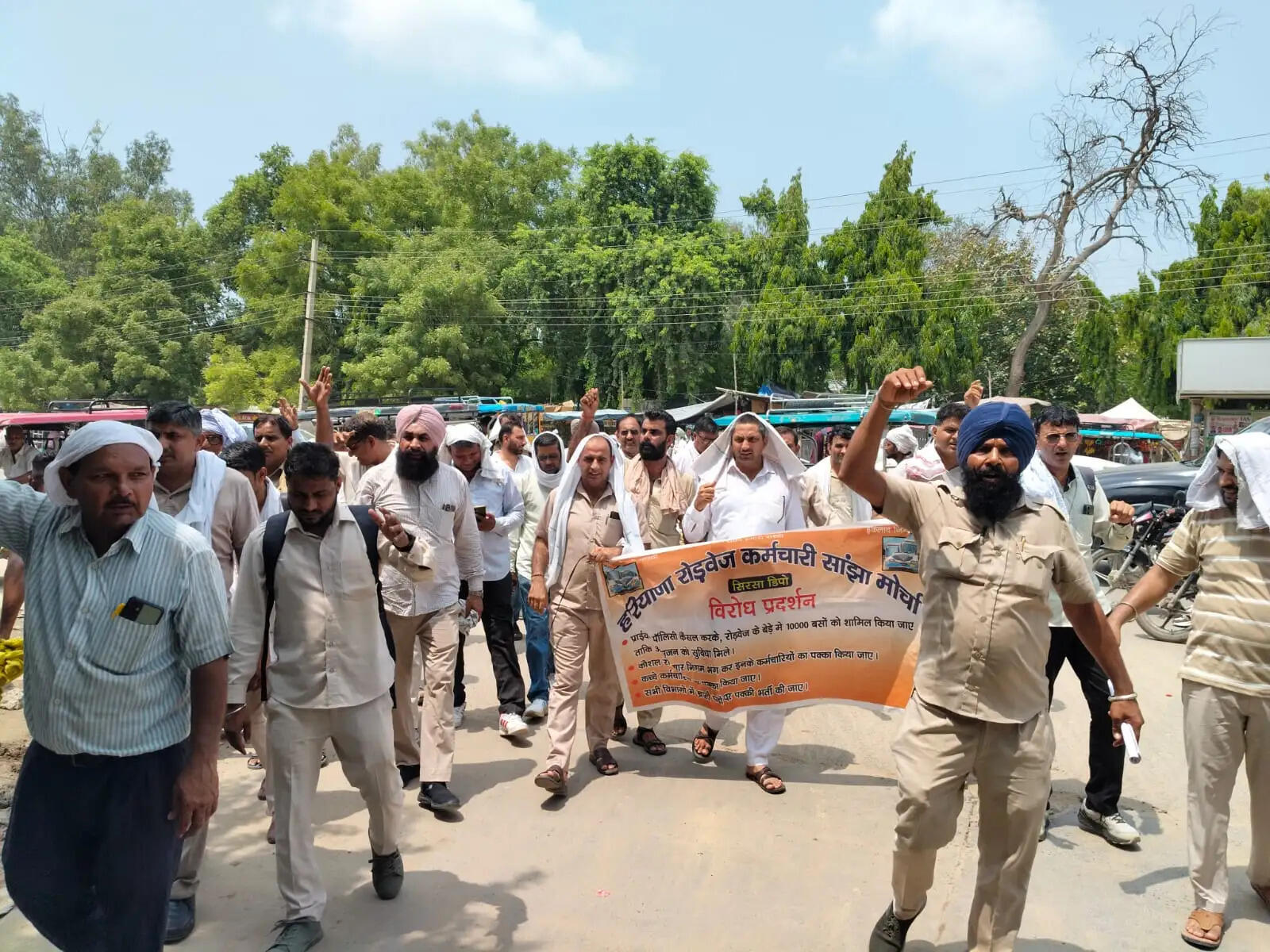 सिरसा: रोडवेज कर्मचारियों का प्रदर्शन, ज्ञापन सौंपा