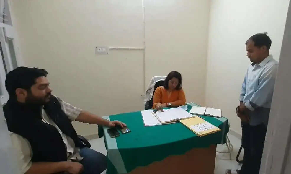 सीएमओ ने स्वास्थ्य संस्थानों का औचक निरीक्षण, आपात सेवाओं व साफ-सफाई पर दिया जोर