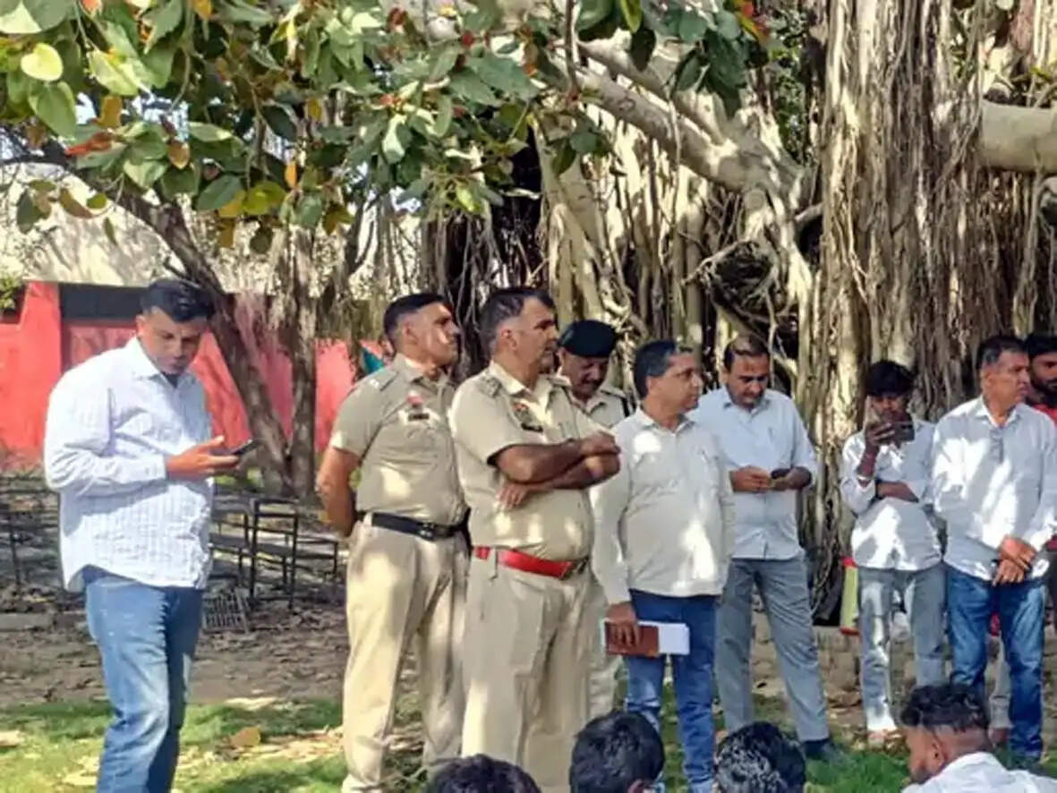 हिसार में महिला की हत्या के मामले में पुलिस व परिजनों के बीच दिनभर चला विवाद