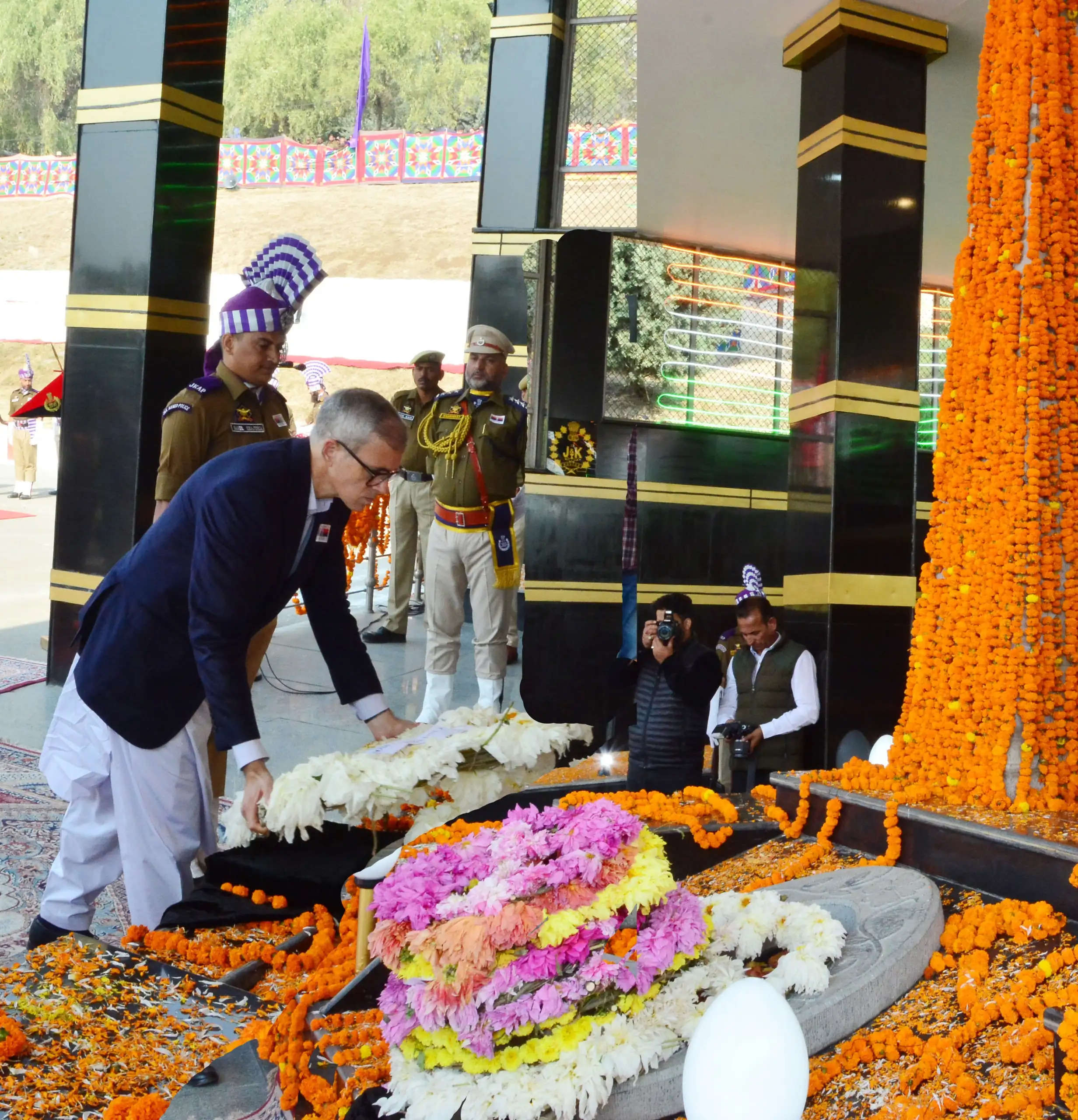 मुख्यमंत्री ने स्मृति दिवस पर ज़ेवान स्मारक पर पुलिस शहीदों को श्रद्धांजलि अर्पित की