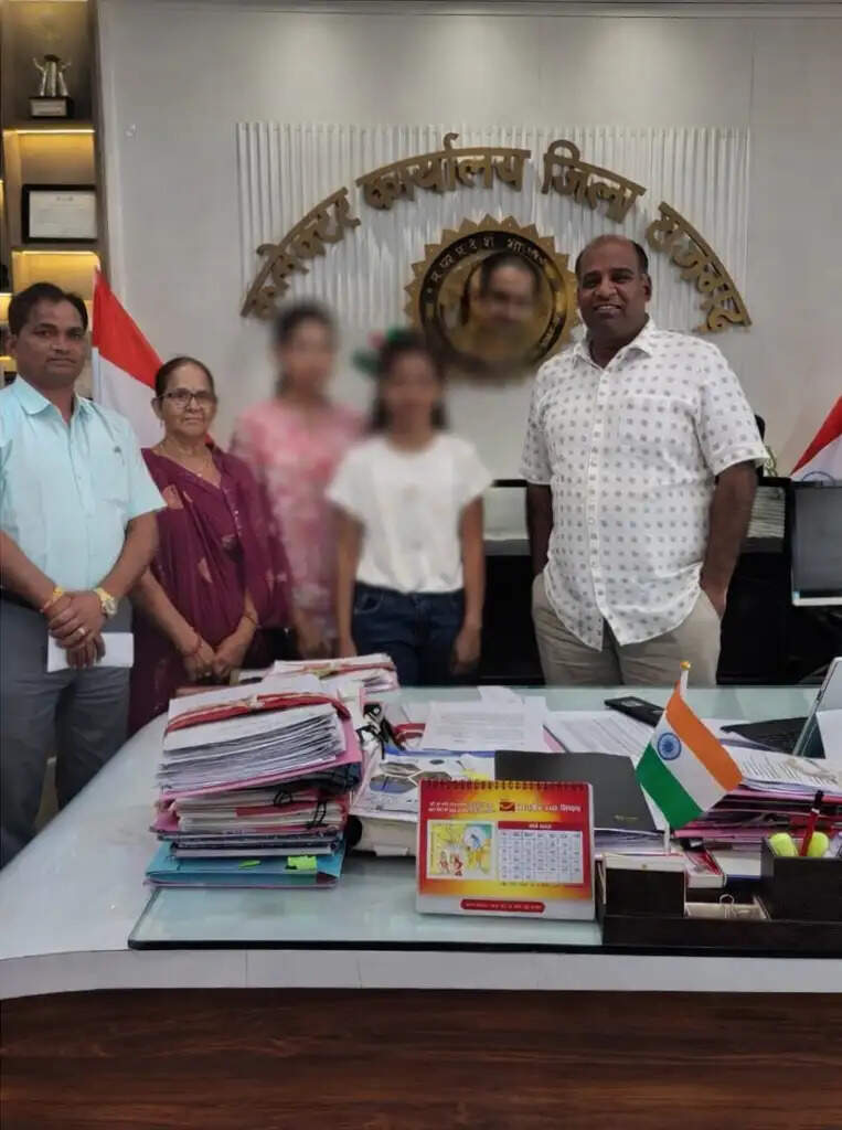 राजगढ़ः पीएम केयर्स योजना के बच्चों से कलेक्टर ने किया संवाद, उज्ज्वल भविष्य के लिए किया प्रेरित