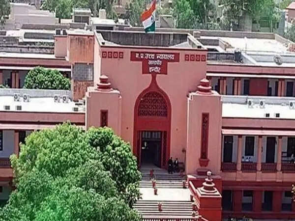 सड़क सुरक्षा मामले में हाईकोर्ट का अहम आदेश, जनहित याचिका दायर करने की दी स्वतंत्रता
