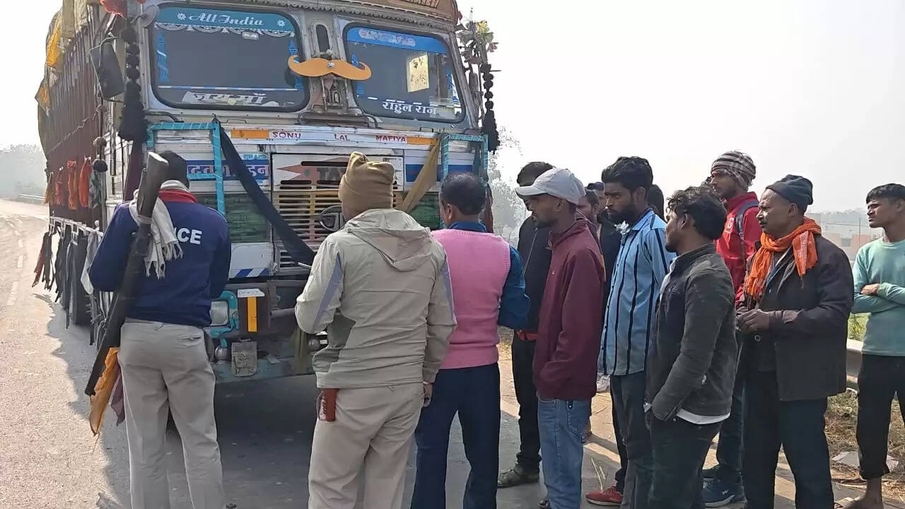 परीक्षा देने जा रही छात्रा को ट्रक ने कुचला,मौके पर ही हुई मौत