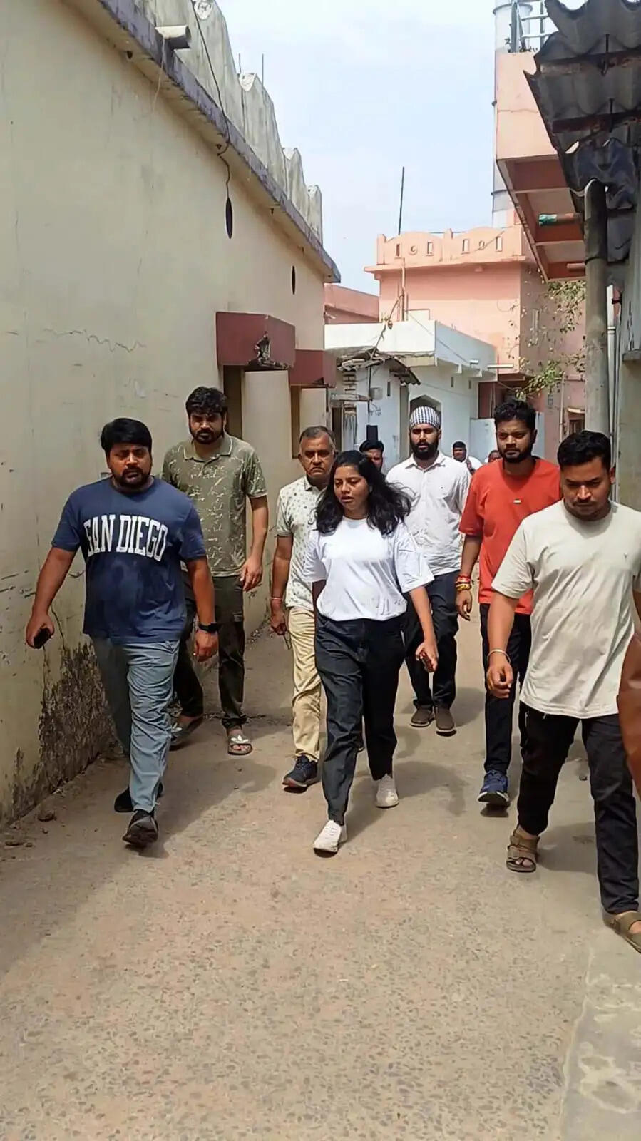 पीएमएवाई के हितग्राही आवासगृहों का निर्माण एक सप्ताह के अंदर प्रारंभ करायें : आयुक्त