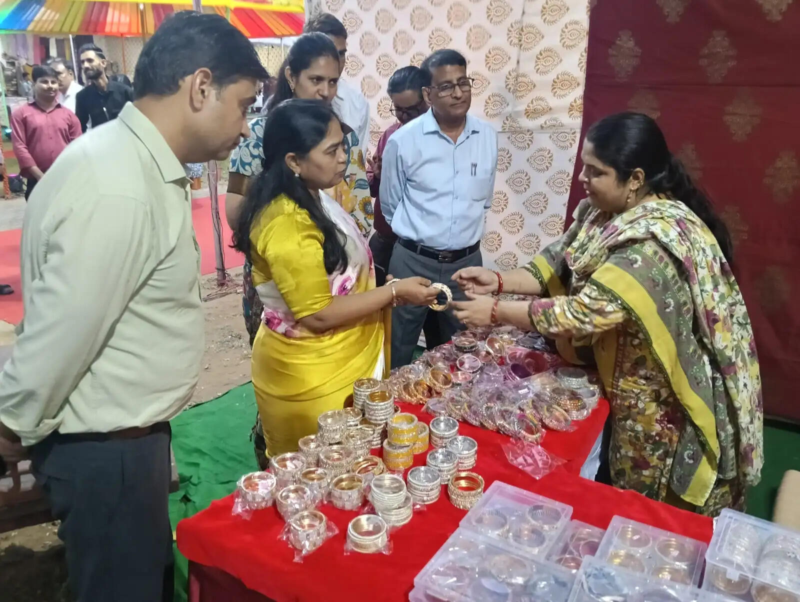 जवाहर कला केंद्र में सजा अमृता हाट: प्रदेश के 170 महिला समूहों के उत्पादों की प्रदर्शनी