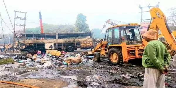 नेपाली तीर्थयात्रियों को ले जा रही बस उप्र. के बलरामपुर में दुर्घटनाग्रस्त, दो की मौत