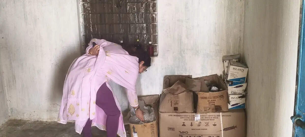 कोरिया : पशु औषधालय में कलेक्टर की सख्ती, टीकाकरण में सुस्ती पर फटकार