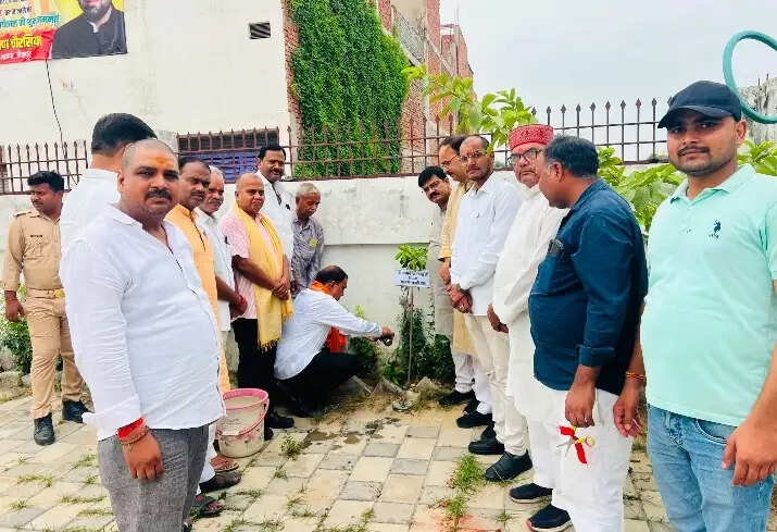 वृक्ष केवल शुद्ध वायु ही नहीं देते, बल्कि संपूर्ण सृष्टि के जीवन का हैं आधार : अशोक चौरसिया