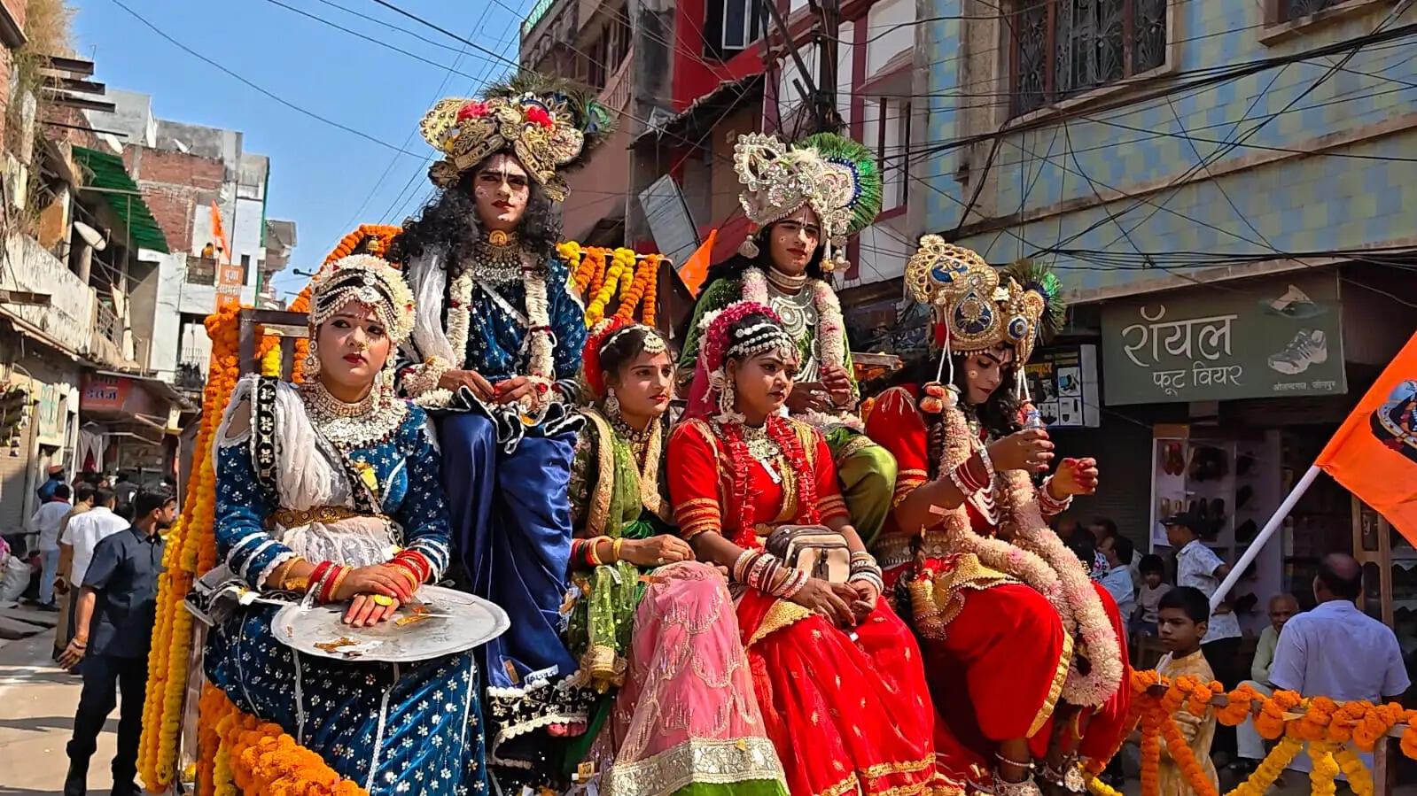 शांतनु महाराज कहेंगे राम कथा, भव्य कलश यात्रा पर हेलीकॉप्टर से पुष्पवर्षा