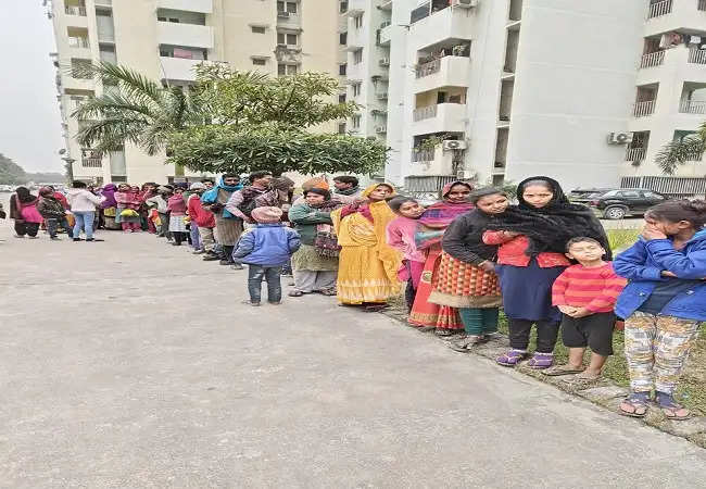 मां की पुण्यतिथि पर भाजपा के प्रदेश प्रवक्ता मनीष शुक्ला ने बांटे कम्बल