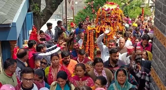 बदरीनाथ धाम के लिए प्रस्थान हुई आदि गुरु शंकराचार्य की गद्दी