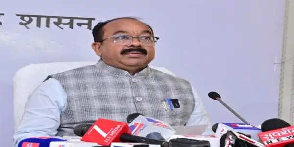 सड़कों और पुलों के निर्माण की धीमी गति पर बिफरे उप मुख्यमंत्री अरुण साव, दाे ठेकेदारों का पंजीयन निरस्त