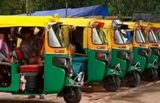 कलर कोड एवं यूनिक कोड के माध्यम से परिचालन को लेकर पटना में ऑटो और ई-रिक्शा की हड़ताल