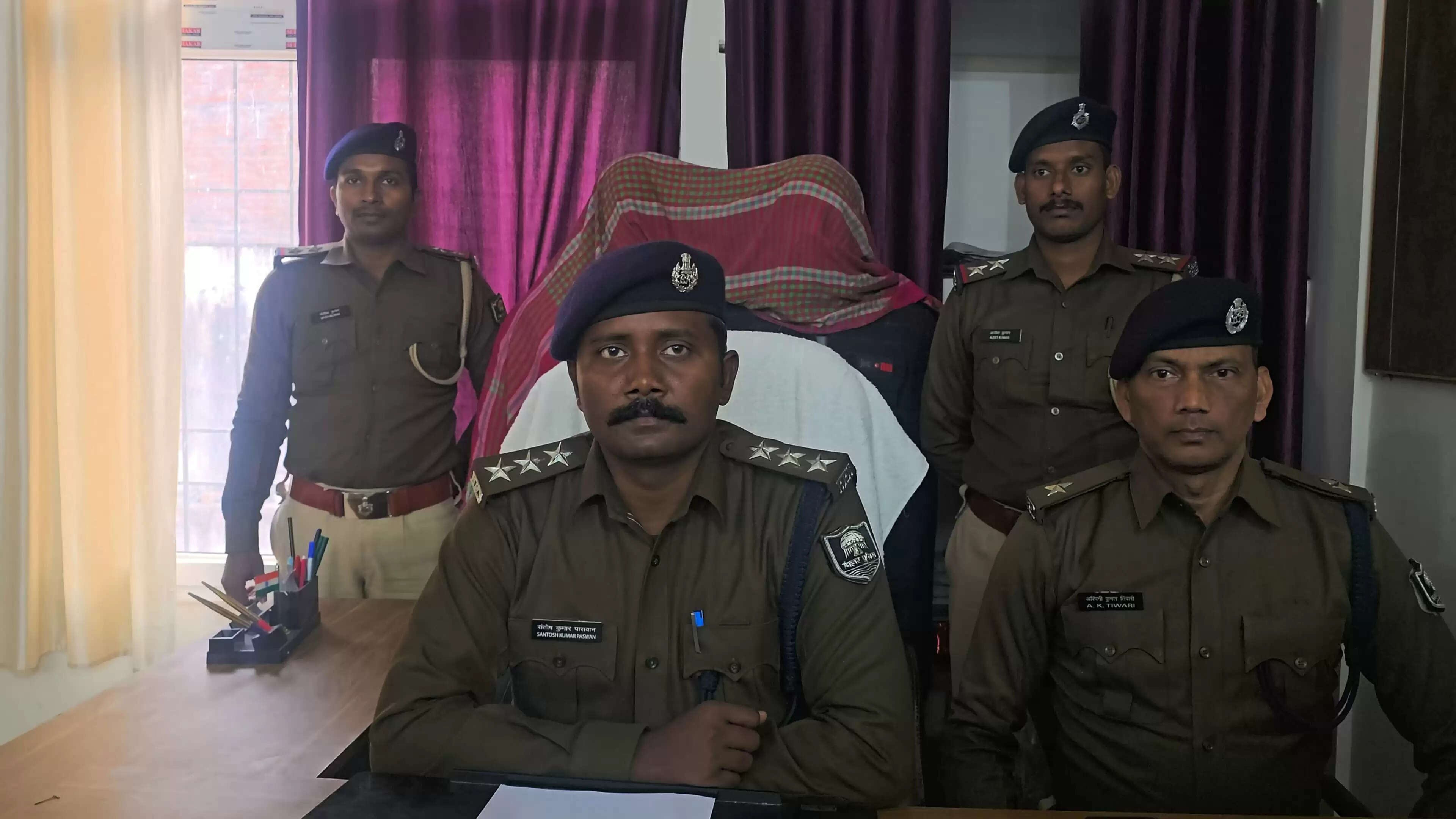 गरीब महिलाओं के खातों से अवैध निकासी करने वाले दो शातिर ठग गिरफ्तार