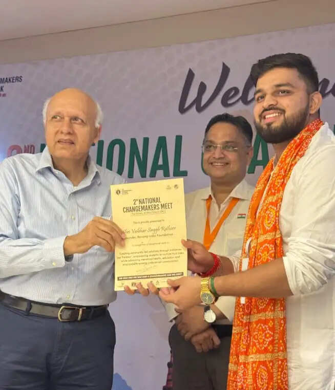 फर्रुखाबाद के वैभव सिंह राठौर को मिला राष्ट्रीय चेंजमेकर अवॉर्ड, नगर में हर्ष