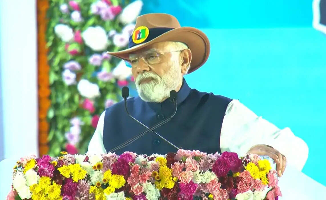 देश की छवि धूमिल करने के लिए सोशल मीडिया का हो रहा दुरुपयोग, दिमागी नक्सलियों के खिलाफ सतर्कता जरूरी: प्रधानमंत्री मोदी