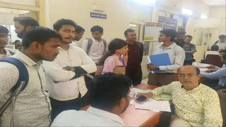 इंदौरः युवा संगम रोजगार मेले में 276 युवक-युवतियों का विभिन्न पदों पर हुआ प्रारंभिक चयन