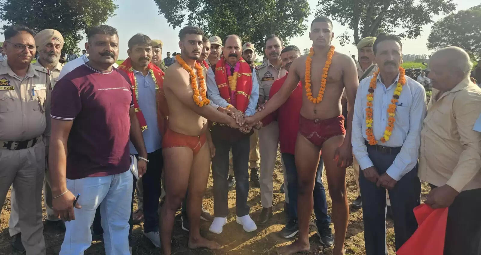 चंगिया में पारंपरिक दंगल का आयोजन, 50 से अधिक पहलवानों ने दिखाया दमखम