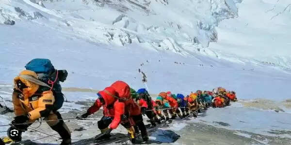 नेपाल में 44 हिमालयी चोटियों पर चढ़ाई के लिए 76 देशों के 1,410 पर्वतारोहियों को मिली अनुमति