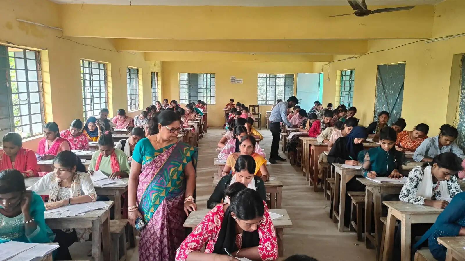वाईएनपी डिग्री कॉलेज में स्नातक द्वितीय सेमेस्टर की परीक्षा शांतिपूर्ण संपन्न,पांच परीक्षार्थी रहे अनुपस्थित