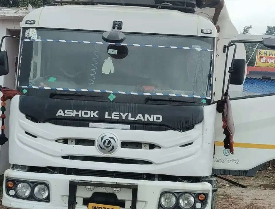 11 हजार वोल्ट करंट की चपेट में आने से ट्रक चालक की मौत