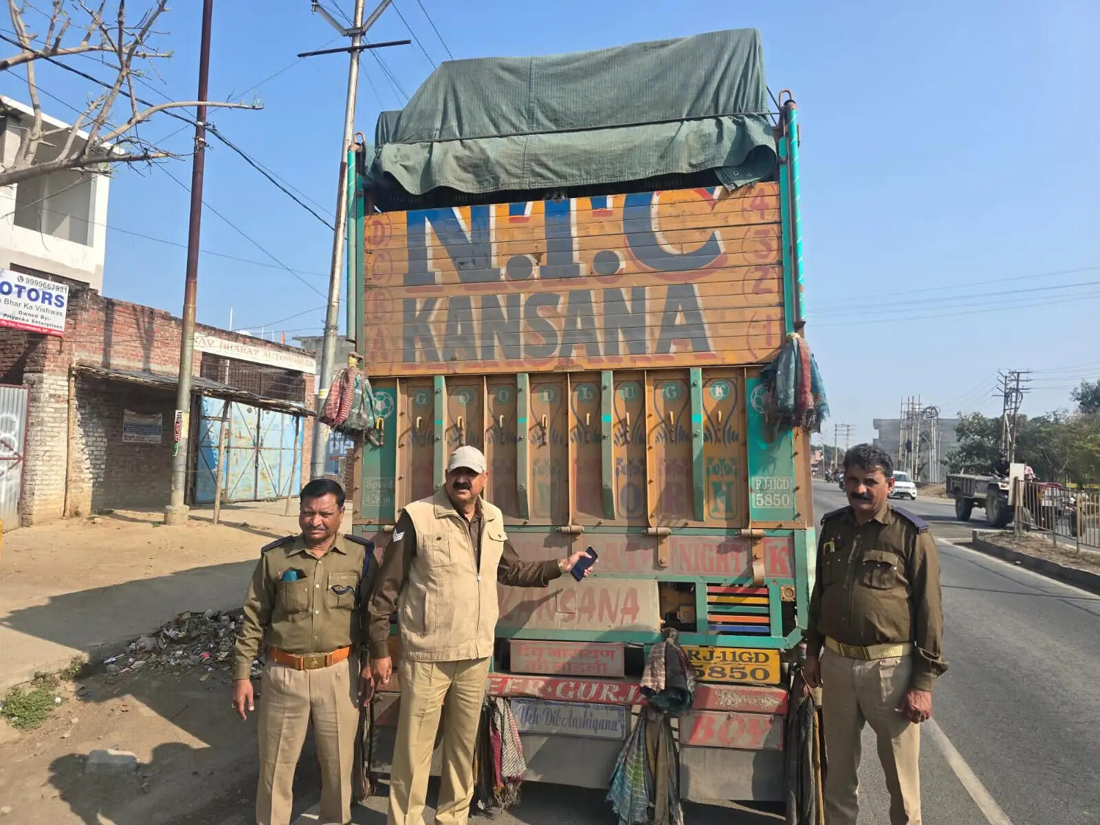 एआरटीओ ने चेकिंग अभियान में 5 ट्रक सीज किए, जुर्माना लगाया