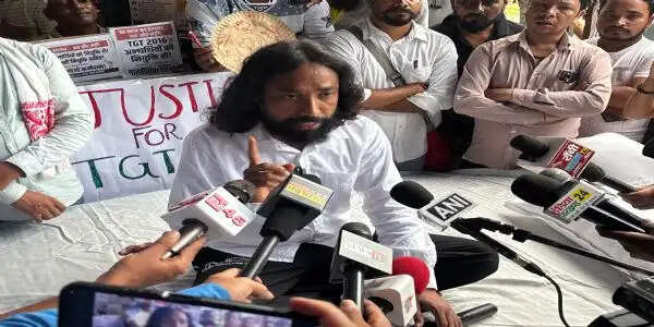 जेपीएससी परीक्षा विवाद पर छात्रों का सत्याग्रह नौवें दिन भी जारी, देवेंद्र नाथ महतो भूख हड़ताल पर बैठे