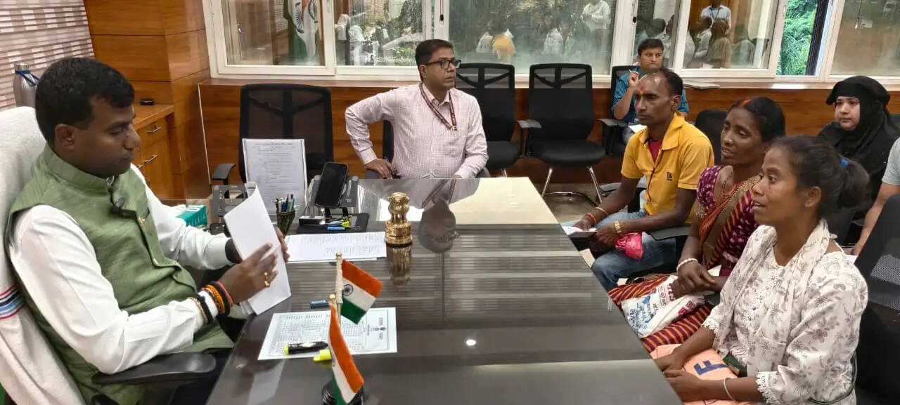 भू-माफियाओं के अवैध कब्जा रोकने के साथ दलालों पर कार्रवाई करें : भजन्त्री