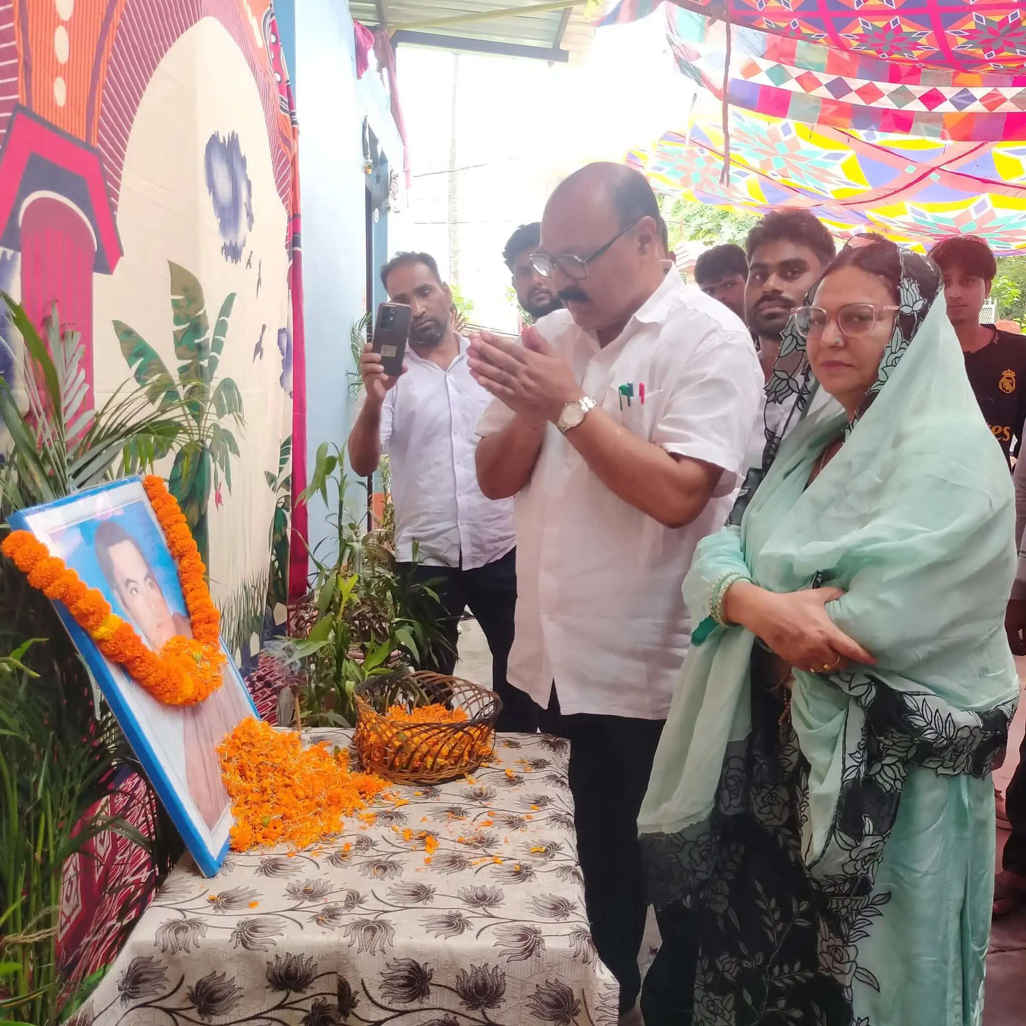 पुण्यतिथि पर पूर्व प्रधानमंत्री राजीव गांधी को दी गई श्रद्धांजलि