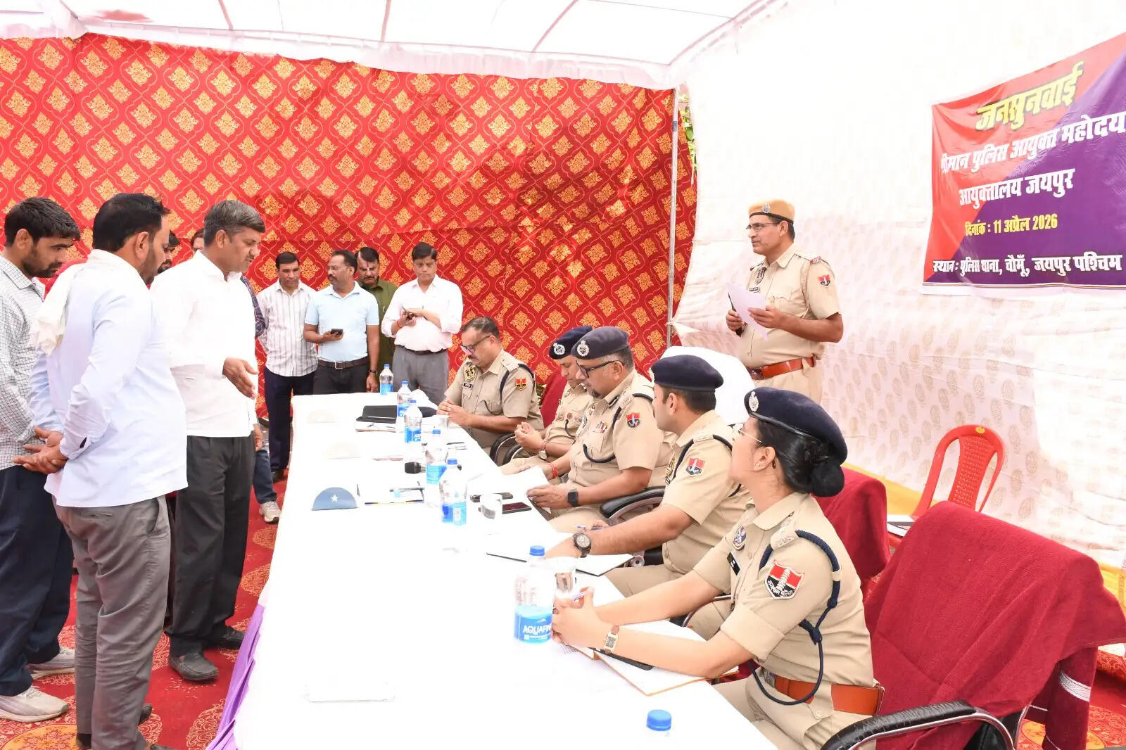 पुलिस कमिश्नर ने चौमूं थाने में परिवादियों की समस्या सुन किया निस्तारण