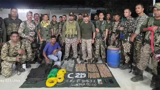सुकमा नक्सली डंप से 79 जिलेटिन स्टिक, नक्सली वर्दी के कपड़े व अन्य सामग्री बरामद