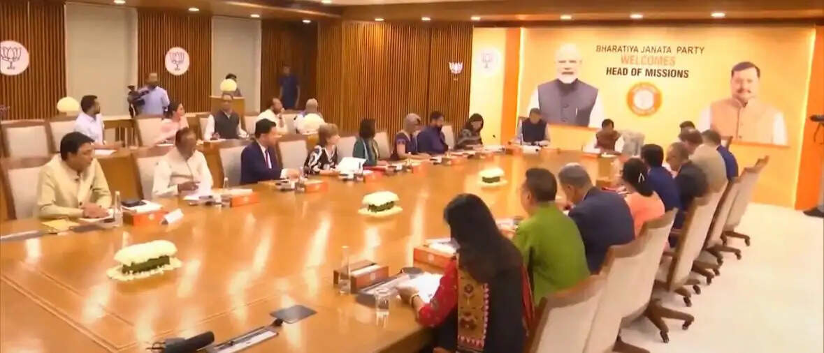 भाजपा को जानो कार्यक्रम के तहत नितिन नवीन ने 12 देशों के मिशन प्रमुखों से की मुलाकात