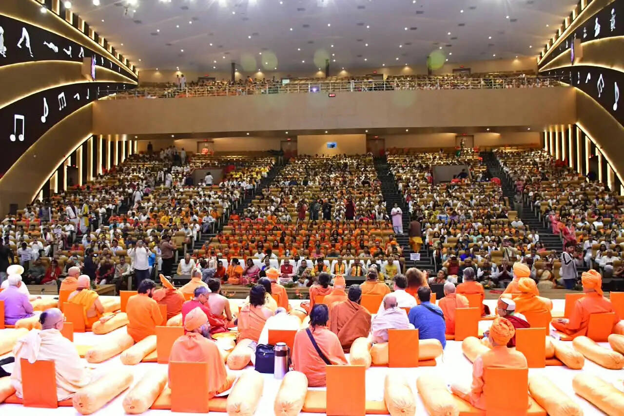 पतंजलि में जुटे शंकराचार्य समेत सैकड़ों संत, सनातन शास्त्र शुद्धि के लिए बनी समिति, विद्वत और संत परिषद का गठन
