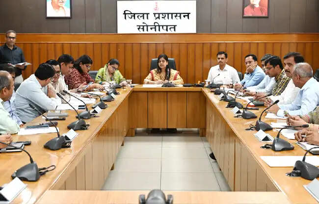 सोनीपत : मुख्यमंत्री दौरे से पहले उपायुक्त ने की तैयारियों की समीक्षा