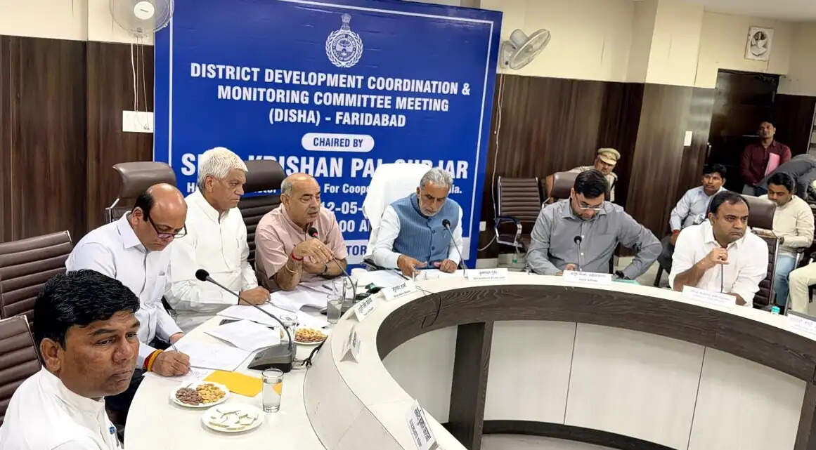 फरीदाबाद : केंद्रीय मंत्री ने कार्य में कोताही पर निगम अधिकारियों को लताड़ा